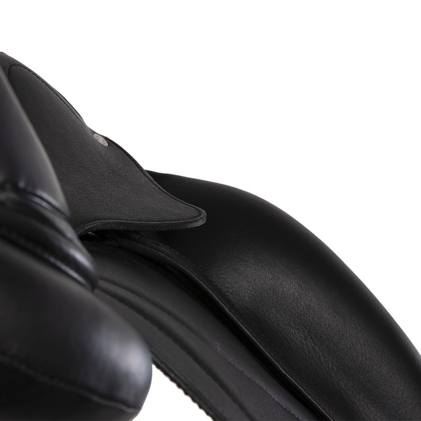 Cadence dressage saddle