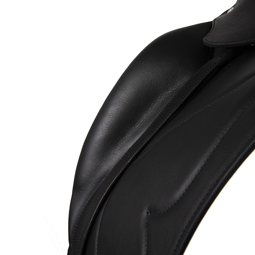 Cadence dressage saddle