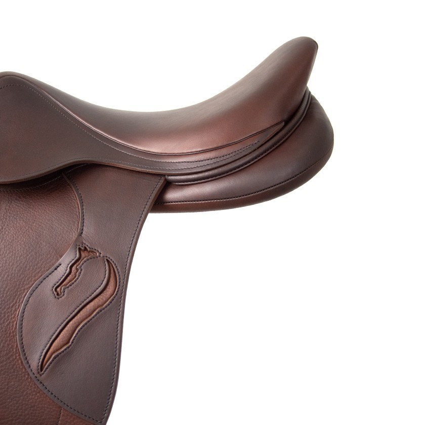 Comfort jumping saddle