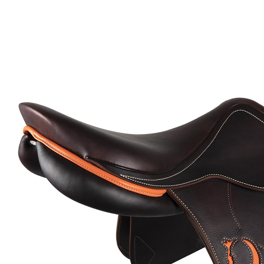 Contact jumping saddle