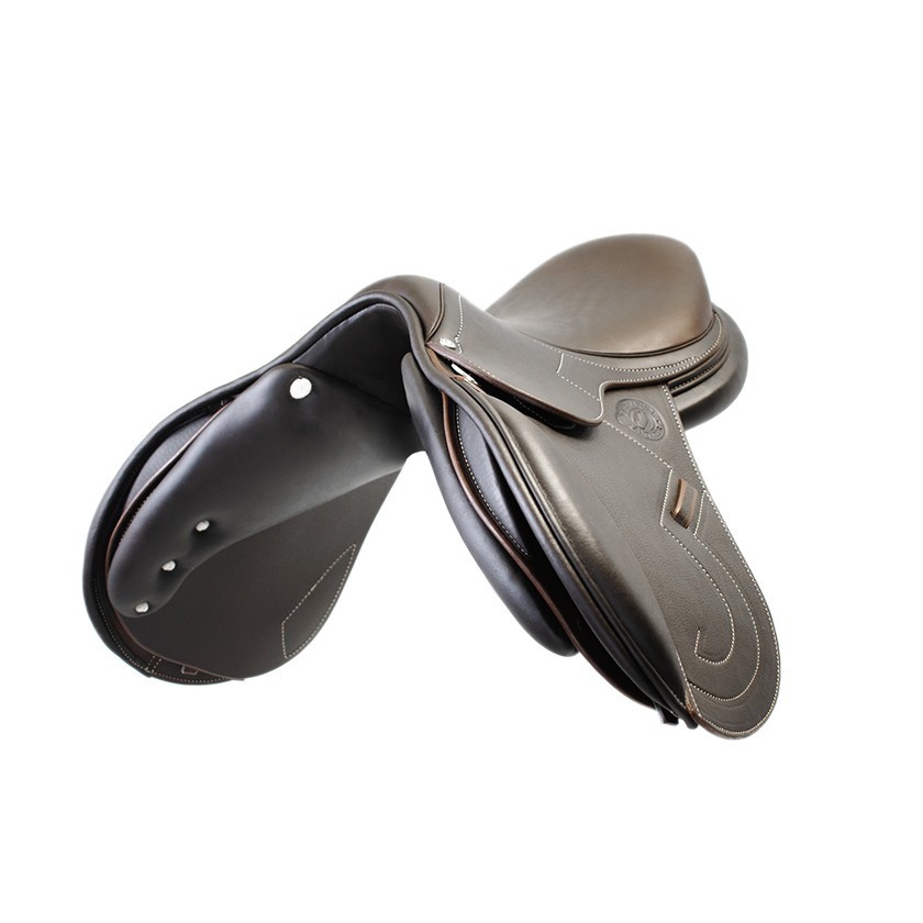 Signature jumping saddle