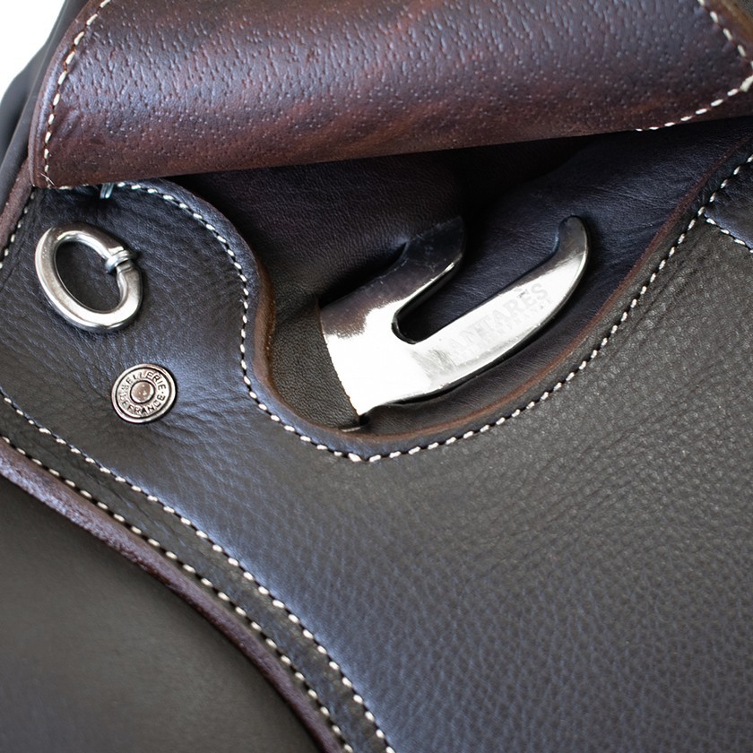 Signature jumping saddle