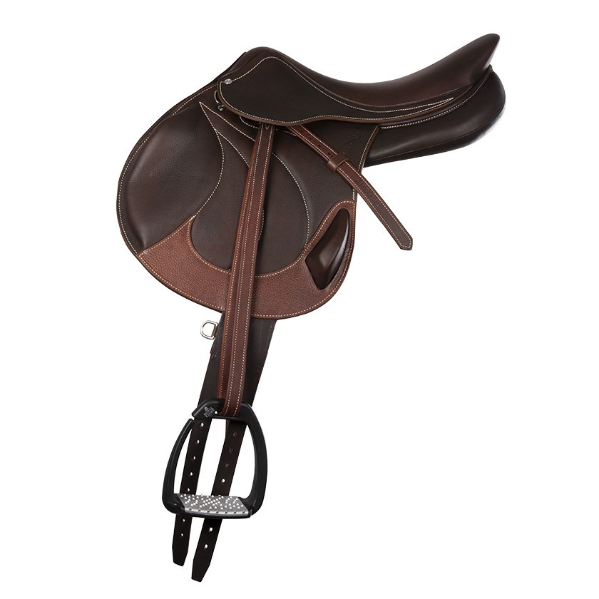 Mono flap jumping saddle