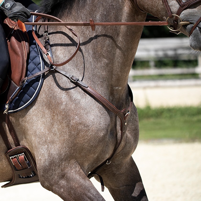 Precision leather breastplate for mono flap saddle