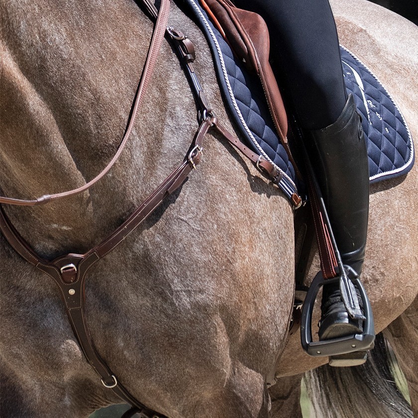 Precision leather breastplate for mono flap saddle