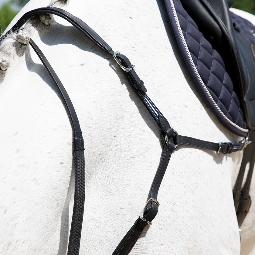 Precision leather breastplate for mono flap saddle